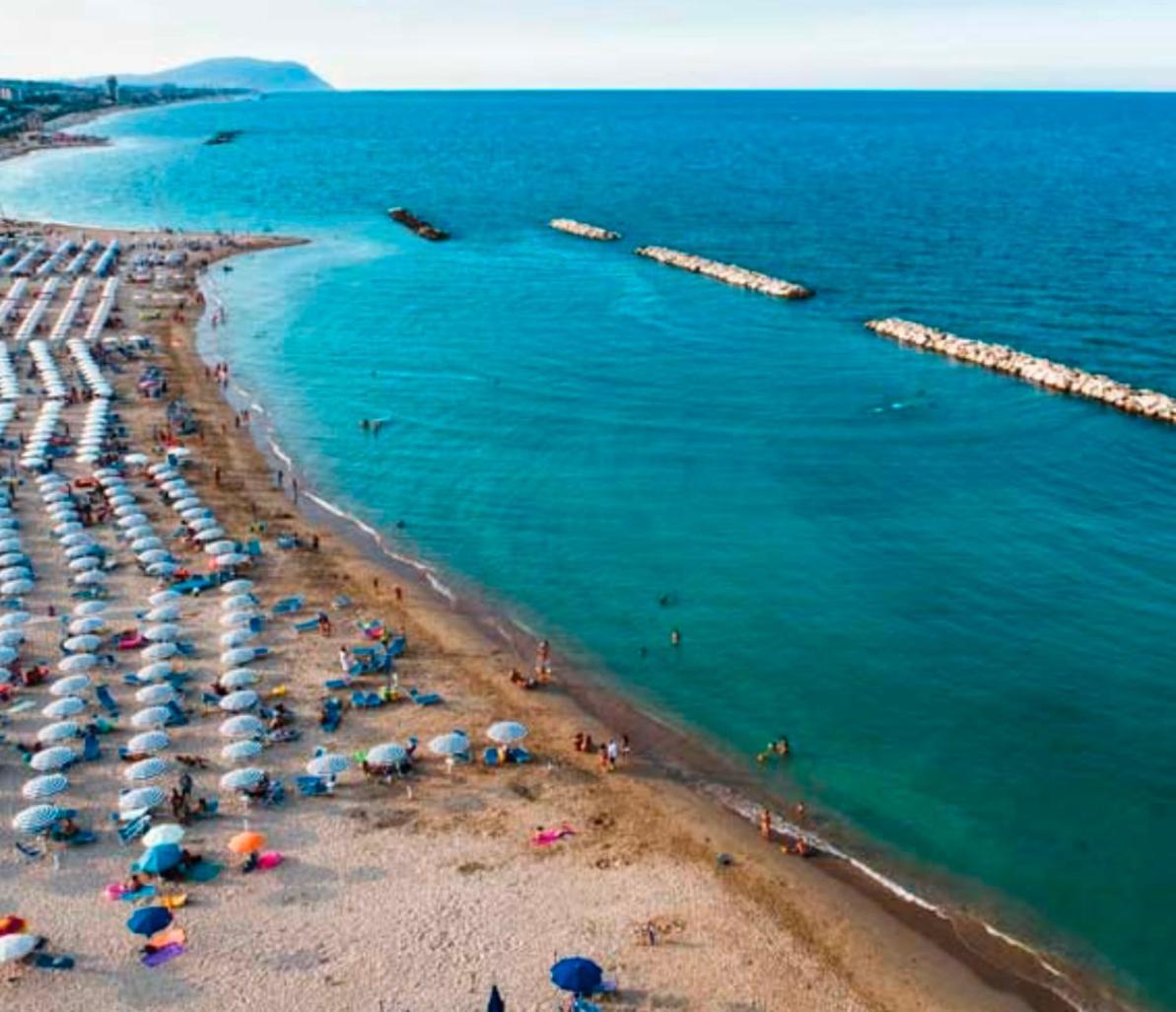 Апартаменты La Voce Del Mare 3 Чивитанова-Марке Экстерьер фото