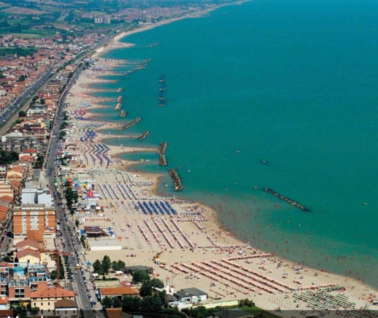 Апартаменты La Voce Del Mare 3 Чивитанова-Марке Экстерьер фото